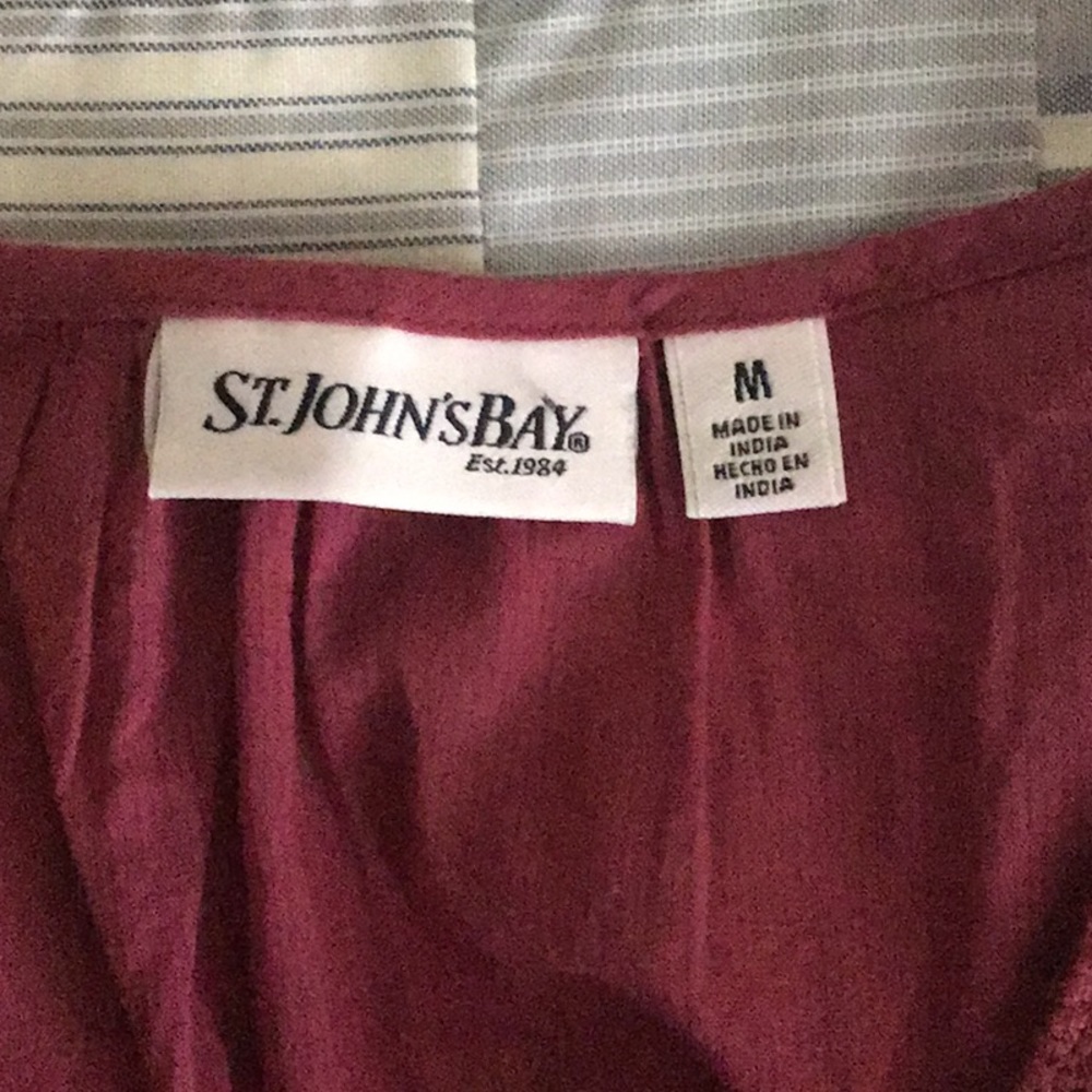 MEDIUM St. John’s Bay Berry Sleeveless Top - Picture 5 of 5